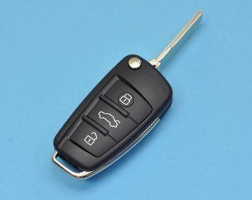 Корпус викидного ключа для Audi Audi A3 A4 A5 A6 A7 A8 Q3 Q5 Q7 Q8 B4 C5 C6 C7 C8 AdlerKey (04-01) на 3 кнопки без електроніки з логотипом і лезом (для реставрації відновлення ключа, простий корпус з лезом, болванка, деталь, запчастина для Ауді) 119252983 фото