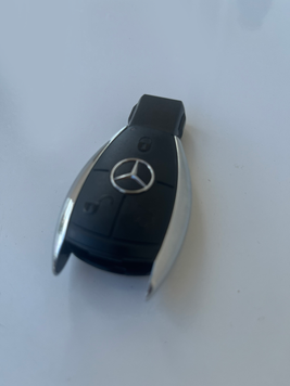 Корпус смарт ключа Mercedes Vito Sprinter A, AMG GT, B, C, Citan, CLA, CLC, CL, CLK, CLS, E, G, GLA, GLC, GL, GLE, GLK, GLS, M, R, S, SLC , SL на три кнопки з логотипом 347198724 фото