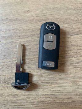 Оригінальний смарт ключ на три кнопки для Mazda 3 6 з лезом (SKE13D02) 351975732 фото