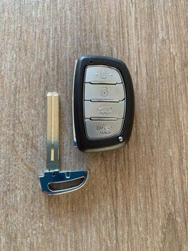 Корпус смарт ключа на 4 кнопки Hyundai Elantra Solaris Geta Tucson Santa Fe Creta i30 AdlerKey (457-57647) з лезом (батарейка на платі) (для реставрації відновлення ключа, простий корпус з лезом, болванка, деталь, запчастина для Хундай) 349323819 фото