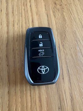 Корпус смарт ключа Toyota Land Cruiser 200 на 3 кнопки з логотипом та пером 510937849 фото
